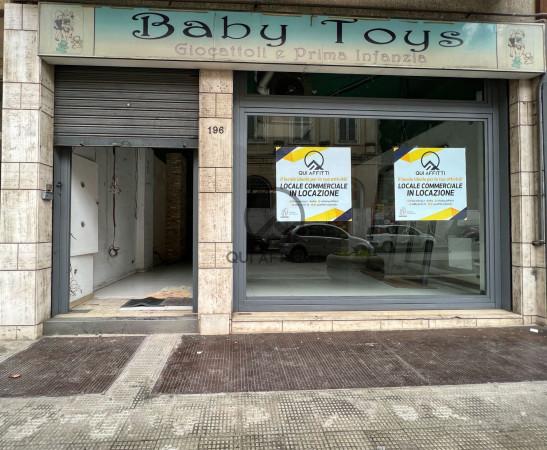 Negozio in Viale Venezia Giulia S.N.C, Andria, {3} - Foto 2