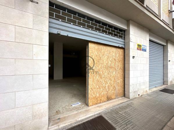 Negozio in Piazza Iacopo Sannazzaro, Andria, {3} - Foto 1