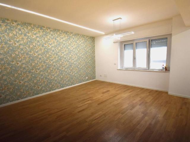 Apartament in {3}, Viale Secondo Moretti - Photo 1