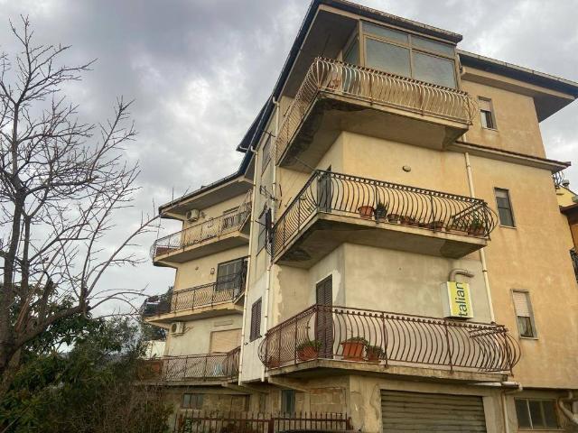 3-room flat in Via Carmelina Tropea 40, Lamezia Terme - Photo 1