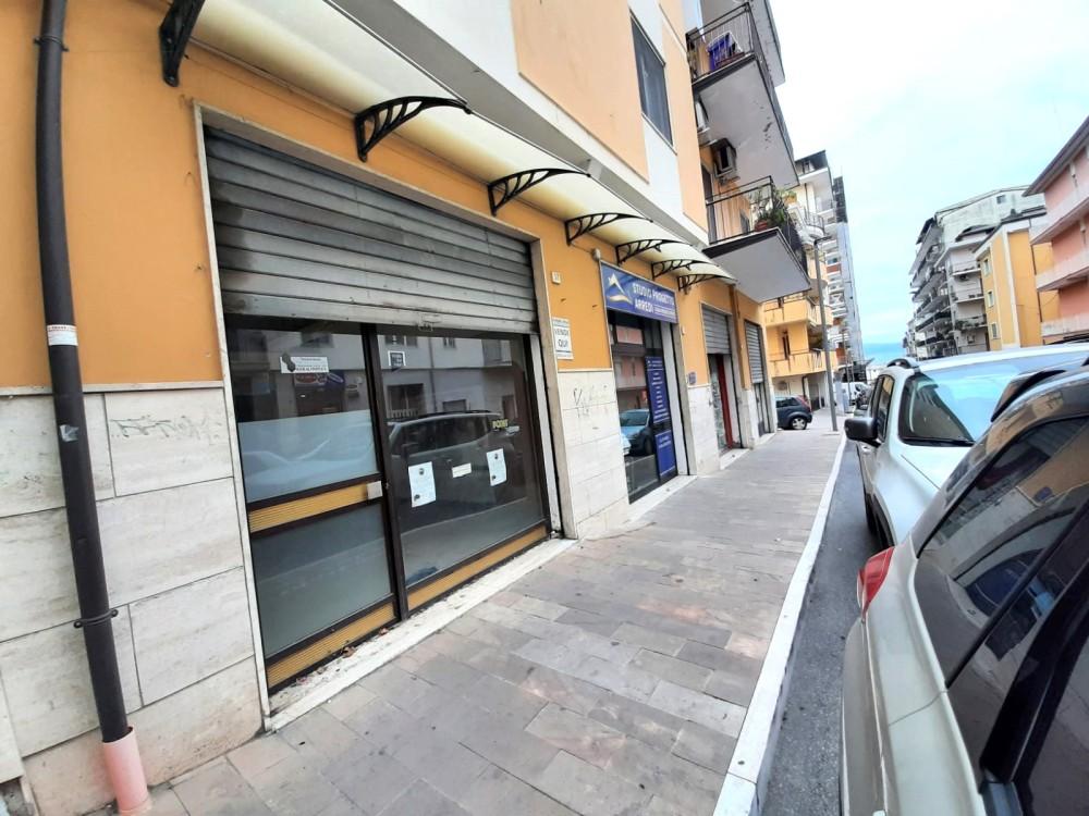 Magazzino in Via Adda, Lamezia Terme, Catanzaro, Lamezia Terme, {3} - Foto 2