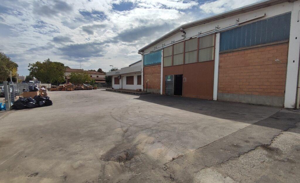 Capannone in Via Morandi, Imola, Zona Industriale, Imola, {3} - Foto 2