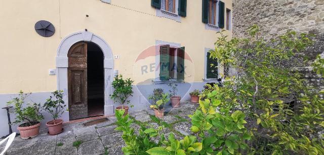 Apartament in Piazza Dante 2, San Godenzo - Photo 1