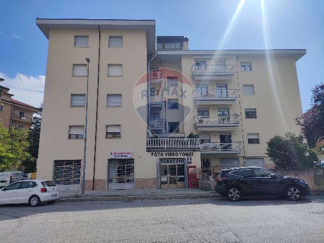 Vierzimmerwohnung in Via Caduti di Via Fani 10, L'Aquila - Foto 1