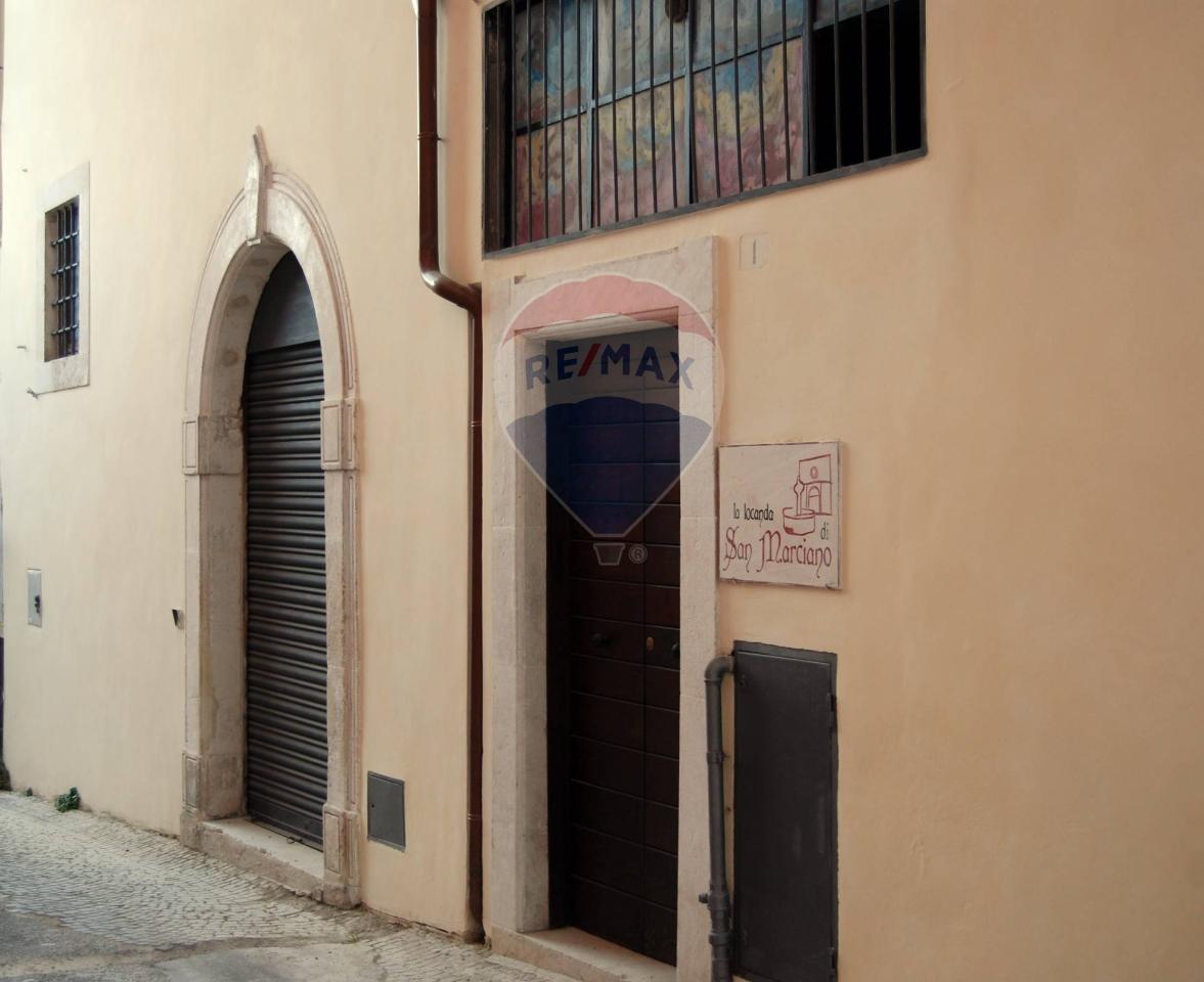Negozio in Via dei Drappieri 1, L'Aquila, {3} - Foto 1