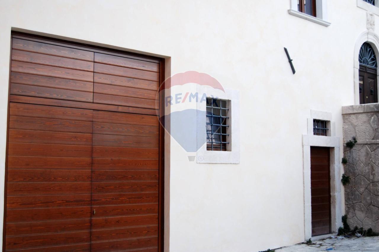 Negozio in Via dei Drappieri 1, L'Aquila, {3} - Foto 2