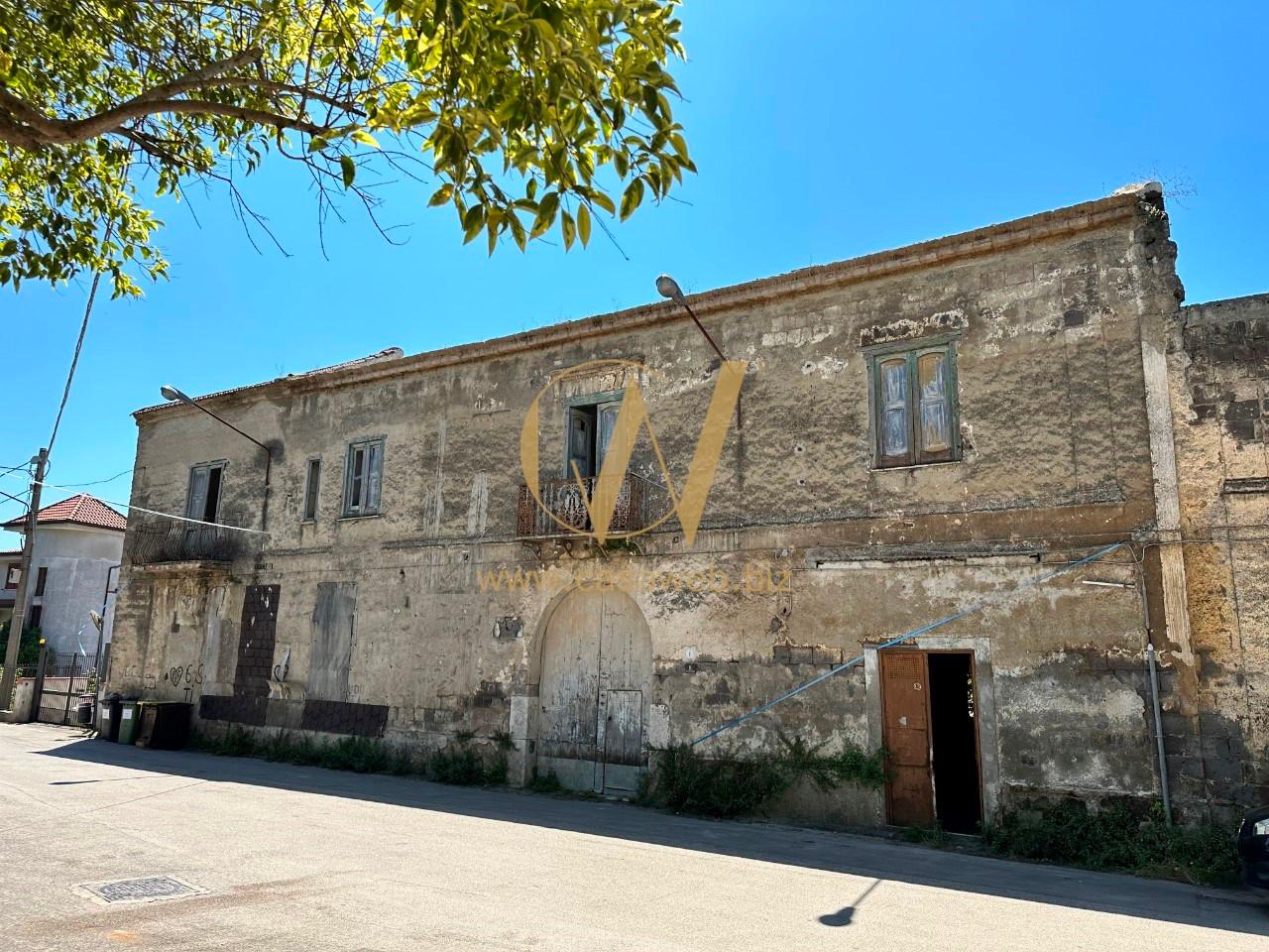 Palazzo in vendita a Caserta
