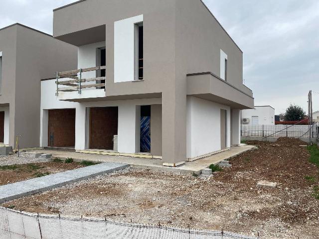 Terraced house in Via Bruno Baldrocco 2, Paese - Photo 1