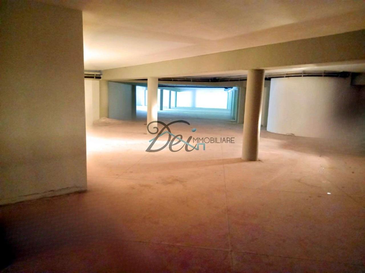 Magazzino in Via Pesciatina 713, Capannori, {3} - Foto 2