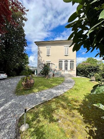 Single-family villa in Via delle Ville Prima, Lucca - Photo 1