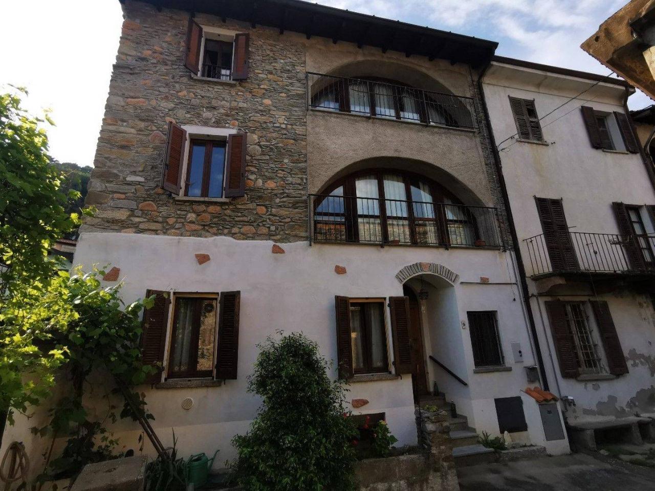 Casa indipendente in vendita a Cuasso Al Monte
