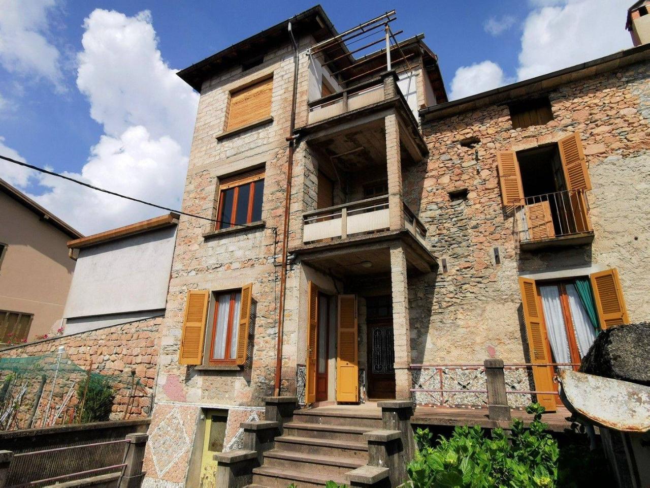 Casa indipendente in vendita a Cuasso Al Monte