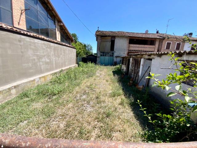 Country house or cottage in {3}, Strada Provinciale di Calendasco - Photo 1