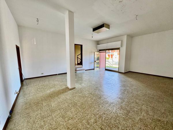 Negozio in Via Vittorio Bachelet, San Giorgio Piacentino, {3} - Foto 2