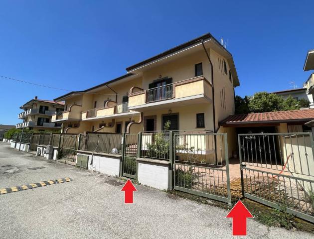 Terraced house in Via Madonna delle Grazie, Fondi - Photo 1