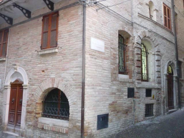 Detached house in Via Mazzini, Monsampolo del Tronto - Photo 1