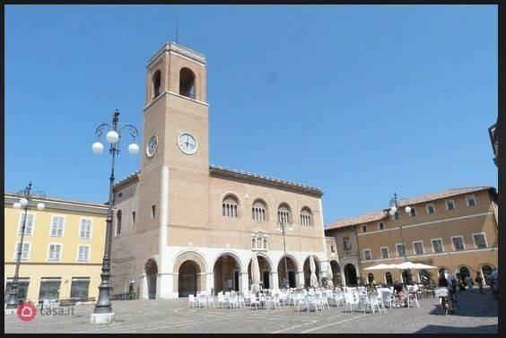 Shop in Piazza XX Settembre 10, Fano - Photo 1