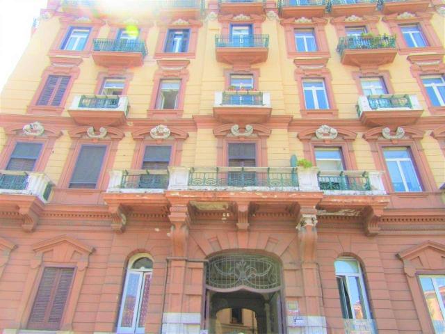 Warehouse in Piazza Sannazzaro, Napoli - Photo 1