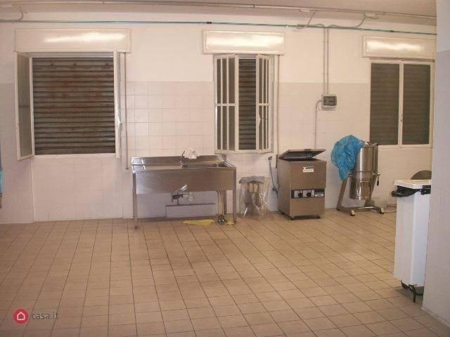 Negozio in Via Argine Sinistro Goffredo Alterisio, Imperia, {3} - Foto 1