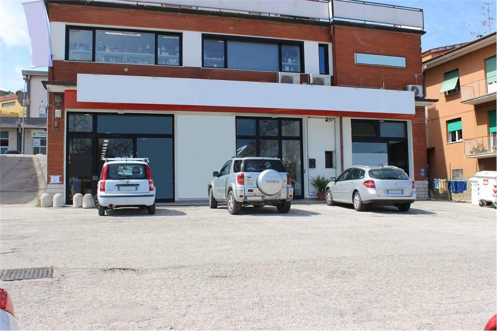 Negozio in Via Buozzi 17, Ancona - Foto 1