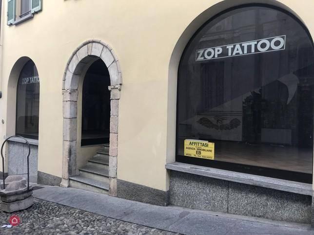 Negozio in Via Amizzone Conte 12, Arona - Foto 1