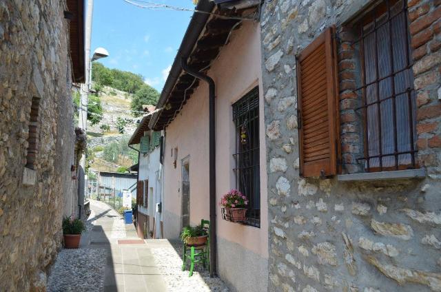 Detached house in Via Mascherpinga, Adrara San Martino - Photo 1