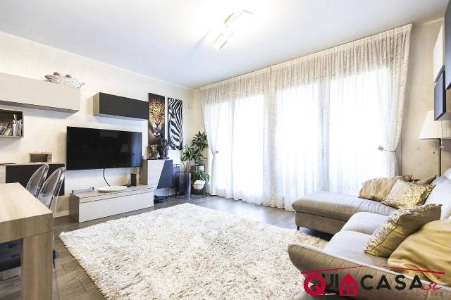 4-room flat in Via Giacomo Leopardi, Cormano - Photo 1