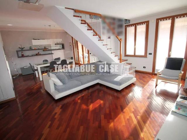 Apartament in {3}, Piazza Giovanni Falcone E Paolo Borsellino 2 - Photo 1