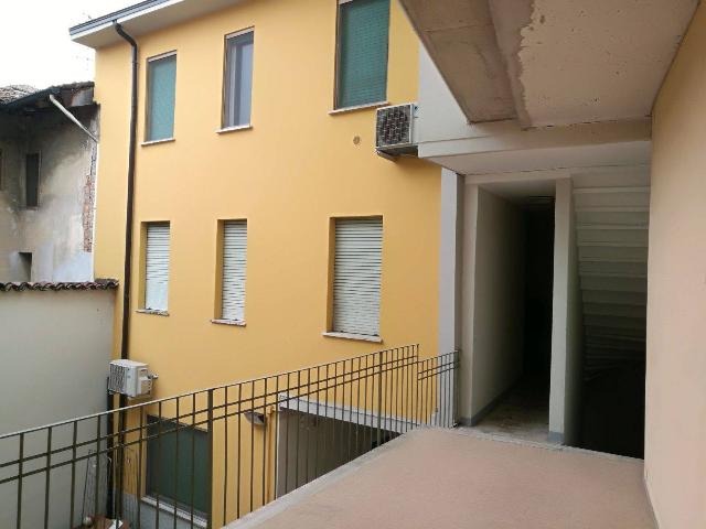 4-room flat in Piazza Santi Fermo E Rustico, Caravaggio - Photo 1