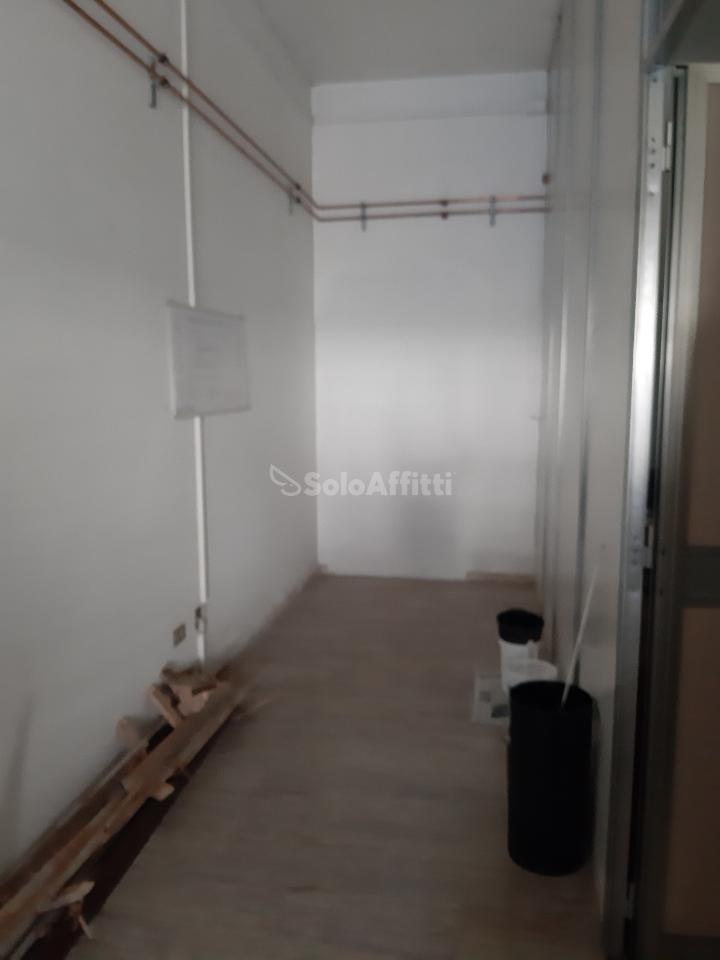Negozio in Via Umbria 6140, Carpi, {3} - Foto 2