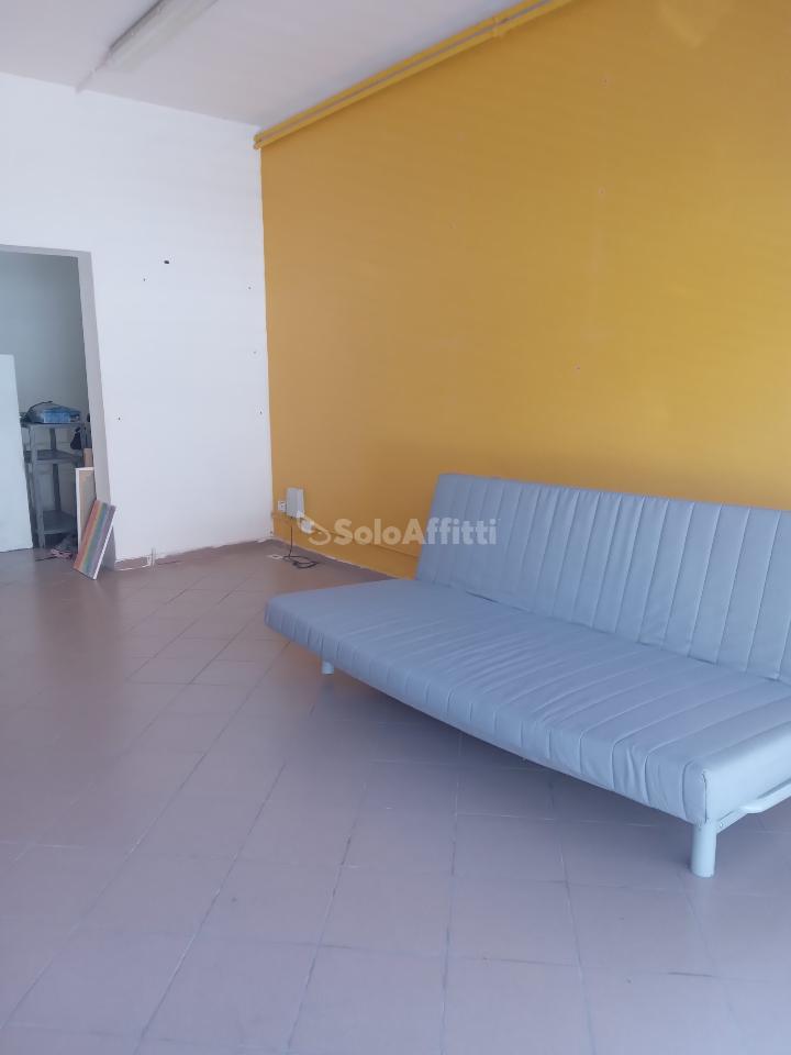 Negozio in Via Fratelli Cervi 1, Carpi, {3} - Foto 1
