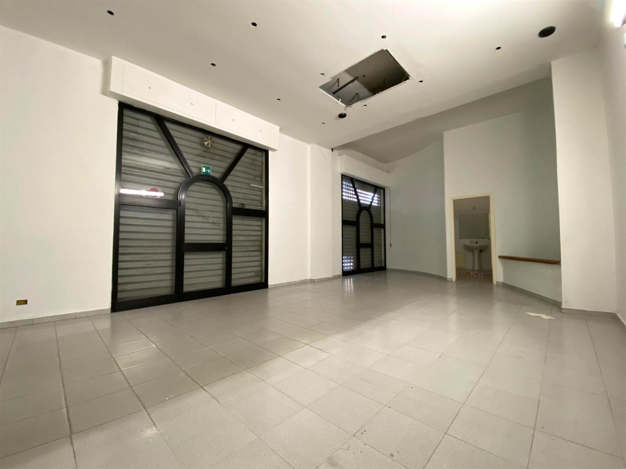 Locale commerciale in , Catanzaro, {3} - Foto 1