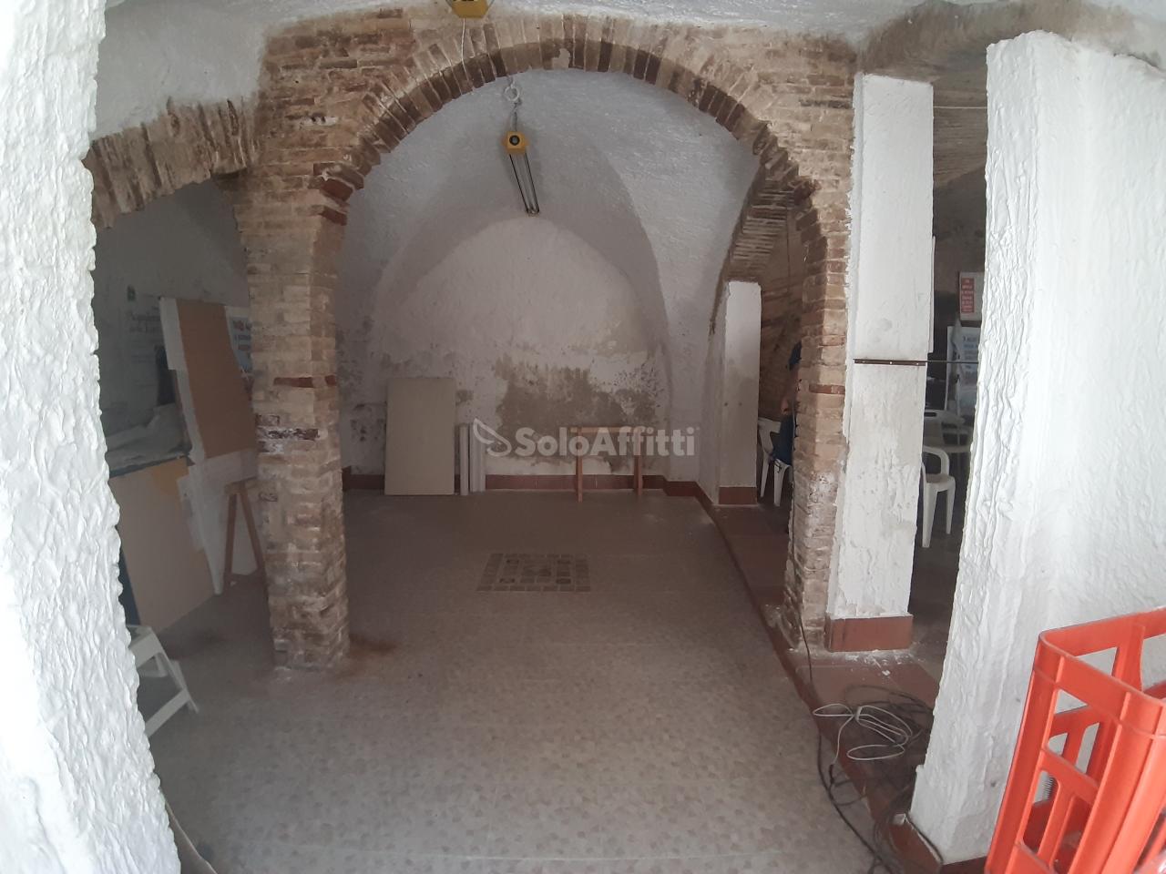Negozio in Corso Dante Alighieri, Vasto, {3} - Foto 1