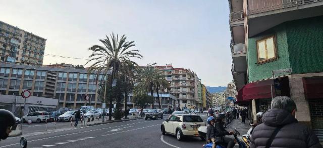 Shop in Piazza Eroi Sanremesi, Sanremo - Photo 1