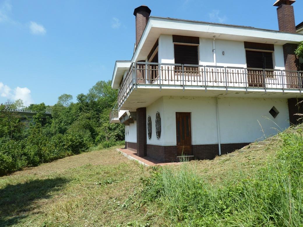 Villa in vendita a Roccavignale