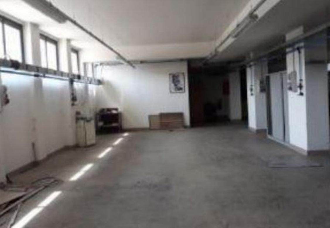 Magazzino in Via Medici del Vascello Giacomo, Milano - Foto 1