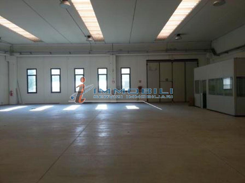 Magazzino in Via di Vittorio G., Peschiera Borromeo - Foto 1