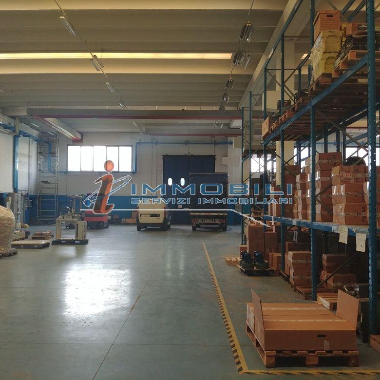 Magazzino in Via Giovanni Gentile, Milano - Foto 1