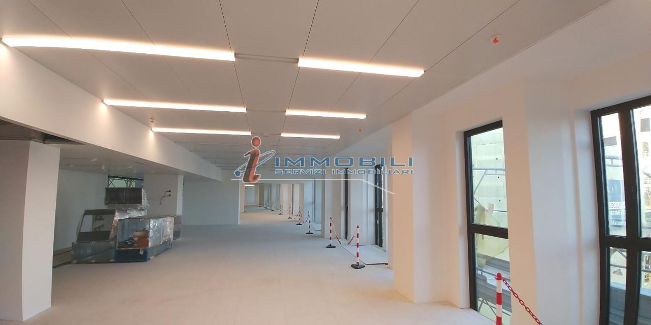 Esercizio commerciale in Corso Vittorio Emanuele II, Milano, {3} - Foto 1