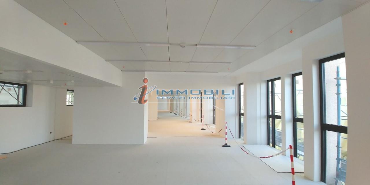 Esercizio commerciale in Corso Vittorio Emanuele II, Milano, {3} - Foto 2