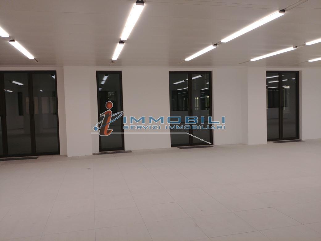 Ufficio in Corso Vittorio Emanuele II, Milano, {3} - Foto 2