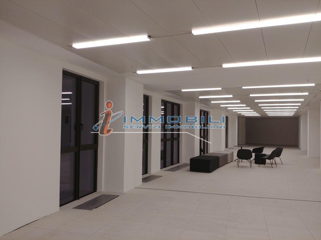 Ufficio in Corso Vittorio Emanuele II, Milano, {3} - Foto 1