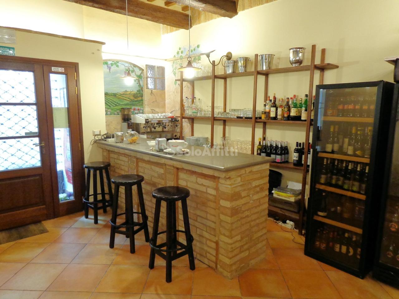 Negozio in Viale della Vittoria 34/B, Jesi, {3} - Foto 2