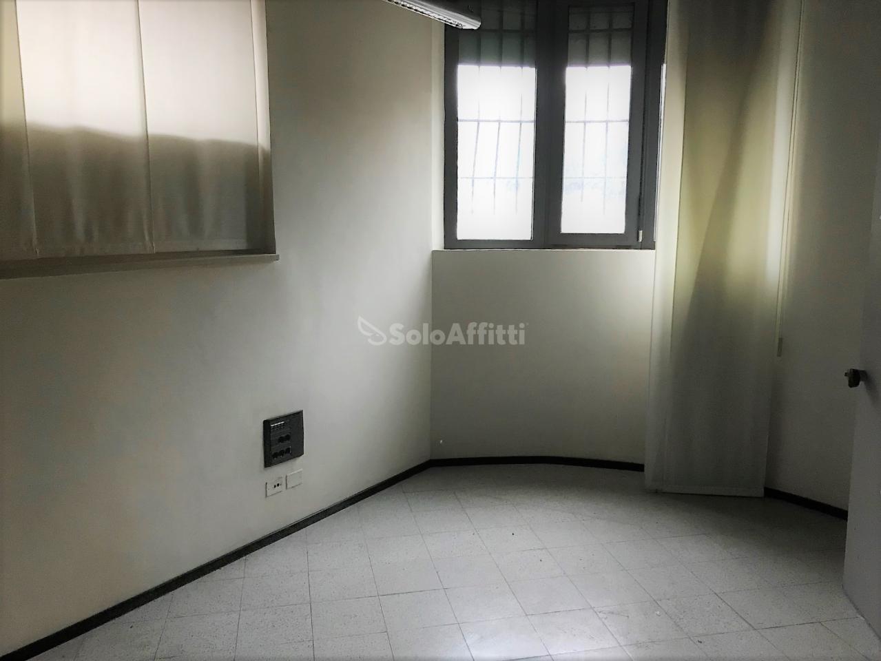 Negozio in Viale della Vittoria 72, Jesi, {3} - Foto 2