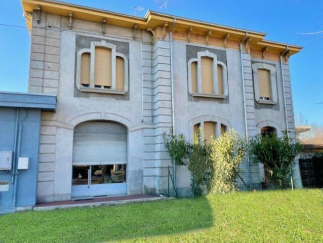 Mansion in Viale Virgilio, 22, Suzzara - Photo 1