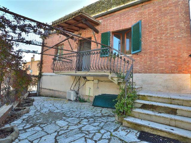 4-room flat in Via Cesere Pavese, Montalcino - Photo 1