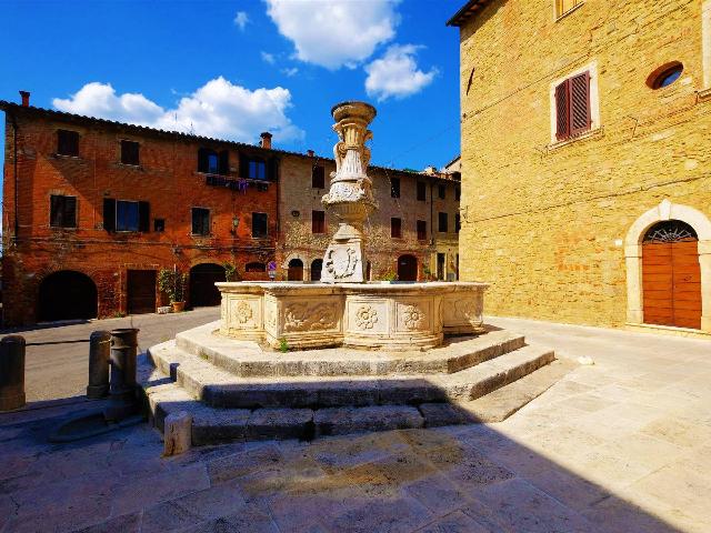 4-room flat in Piazza del Grano 15, Asciano - Photo 1