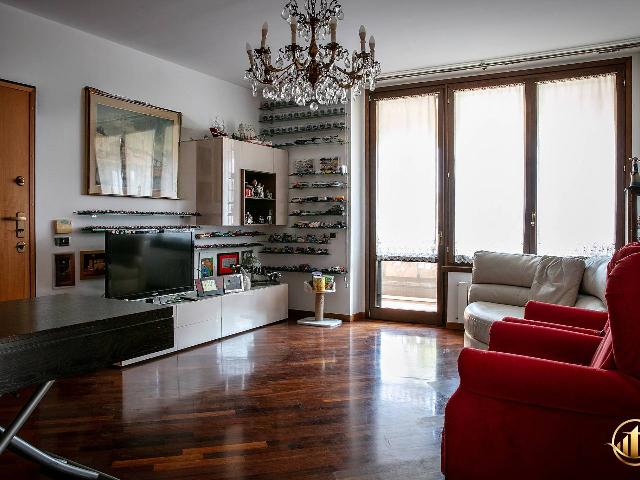 4-room flat in Via 2 Giugno, Buccinasco - Photo 1