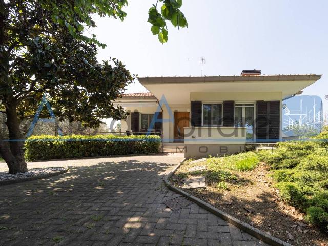 Villa in Viale Puglia 80, Riccione - Foto 1