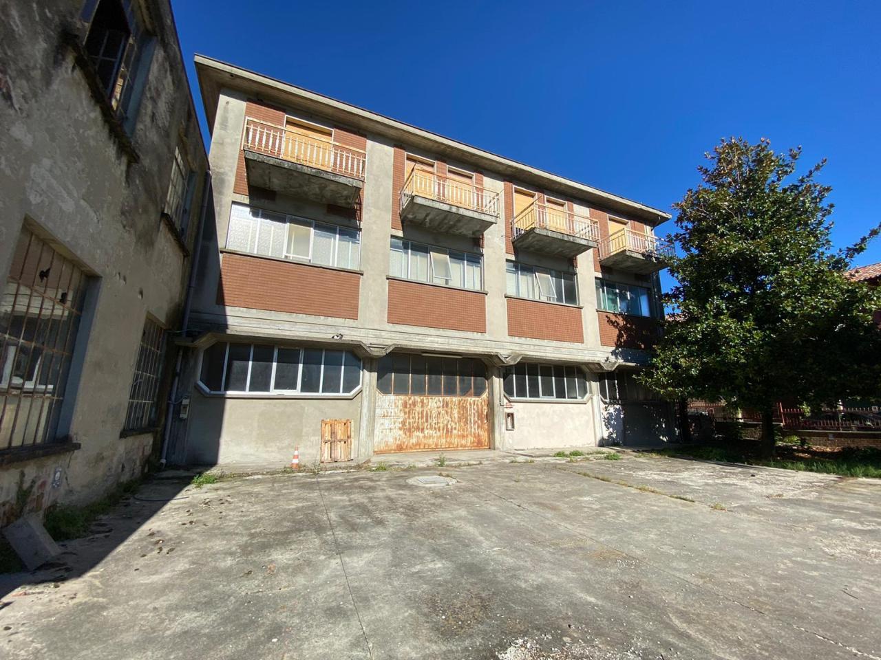 Palazzina commerciale in , Pianello Val Tidone, {3} - Foto 1